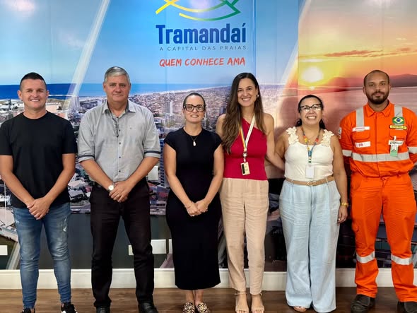 Na tarde desta quinta-feira (26/03), o prefeito em exercício Claudiomir realizou uma importante reunião com representantes da Transpetro e equipes das Secretarias de Obras e de Desenvolvimento e Assistência Social.