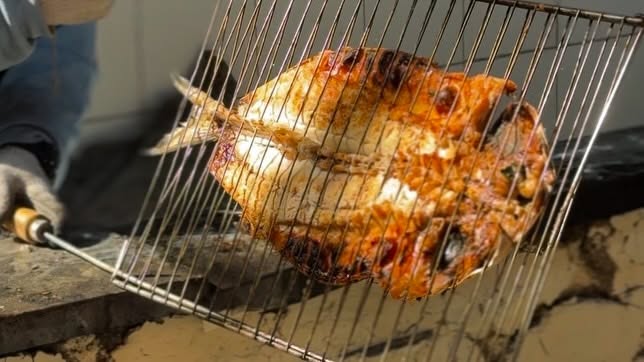 A tradicional tainha assada na brasa, carro-chefe da festa e uma das maiores referências da nossa gastronomia, está pronta para mais uma edição repleta de sabor e tradição.