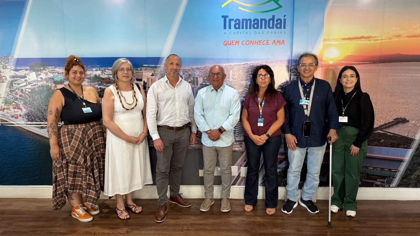 Na tarde desta terça-feira (31/03), o prefeito Juarezinho recebeu, em seu gabinete, representantes do Projeto Terra para uma entrevista sobre a comunidade da Portelinha e os preparativos para a definição da data e do local da entrega das titulações de imóveis.