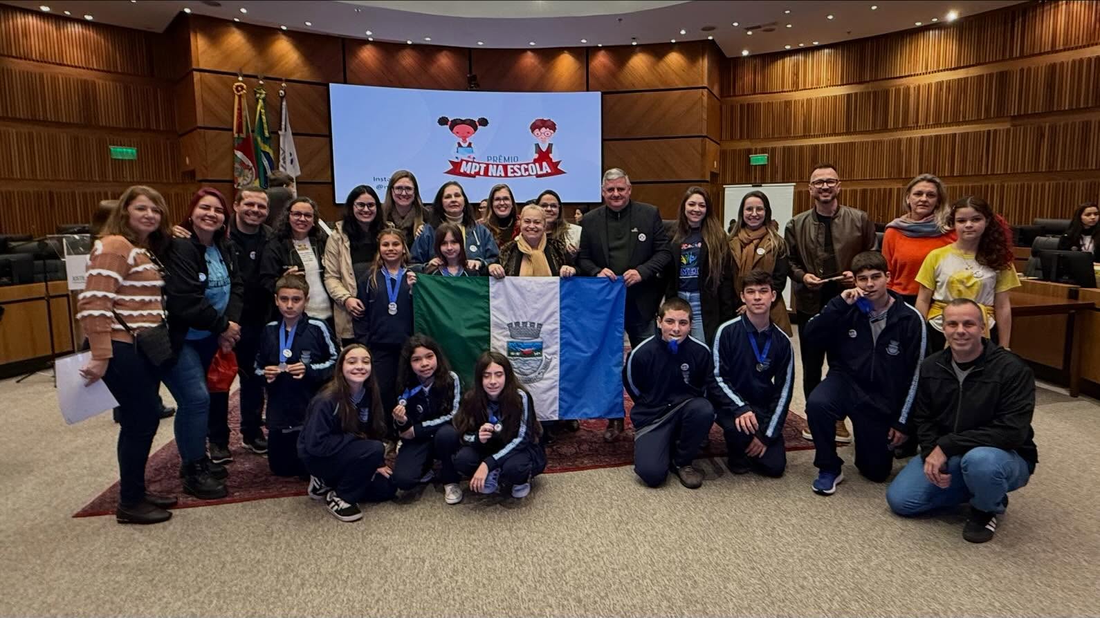 Tramandaí tem motivos de sobra para se orgulhar! Nesta sexta-feira (14/08), foi realizada a premiação dos estudantes da Rede Municipal de Ensino que conquistaram cinco colocações na etapa estadual do Prêmio MPT na Escola 2026.